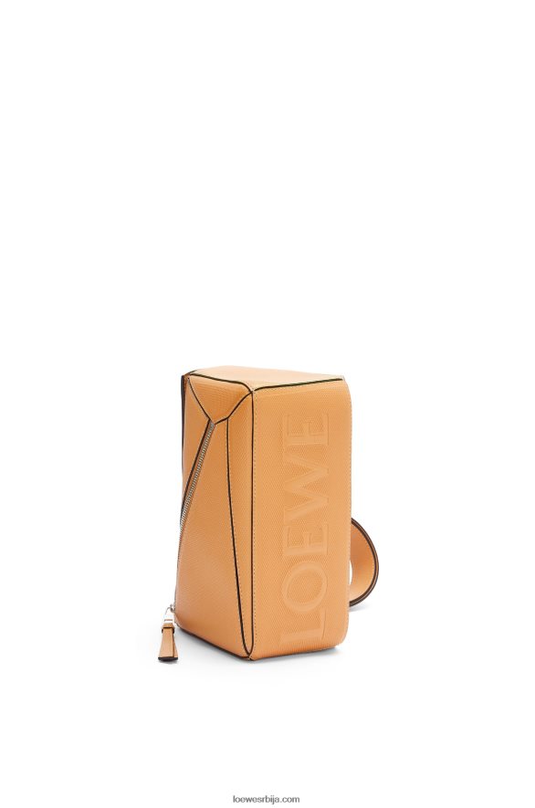 Loewe мушкарци мали пуззле бумбаг од дијамантске телеће коже топла пустиња HJTY569