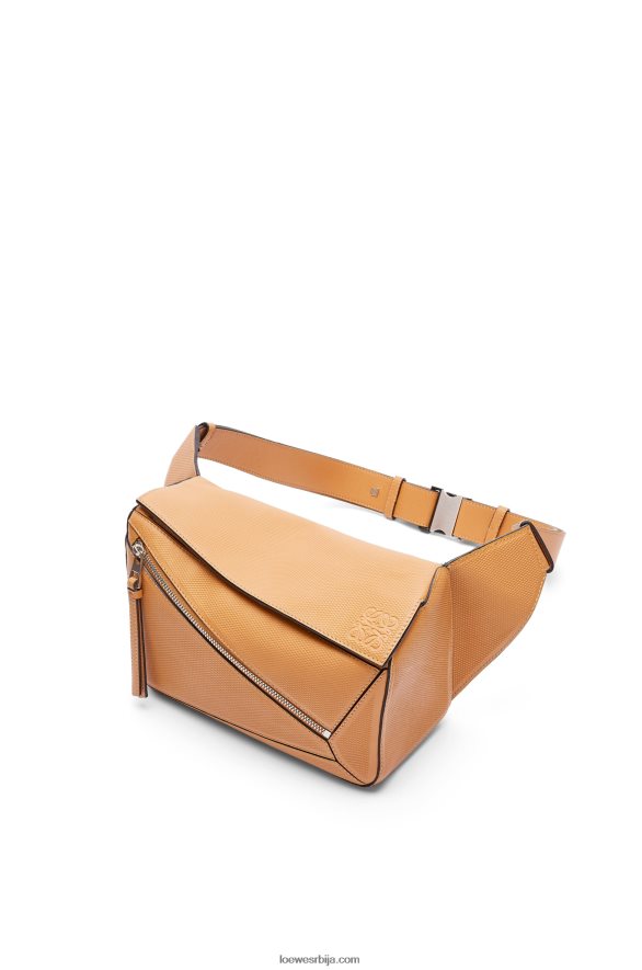 Loewe мушкарци мали пуззле бумбаг од дијамантске телеће коже топла пустиња HJTY569