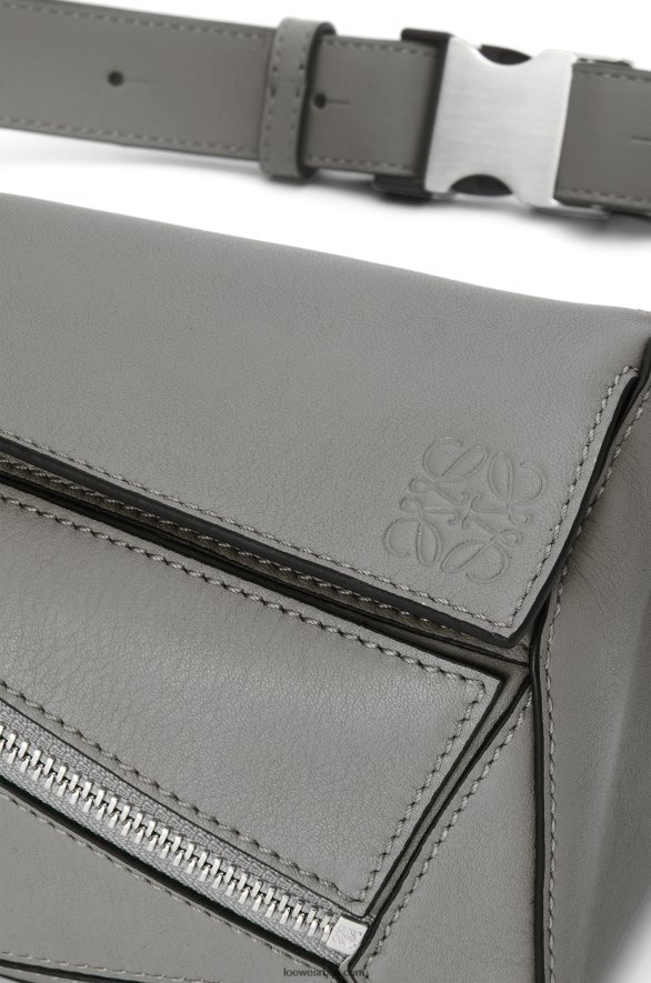 Loewe мушкарци мини пуззле бумбаг од класичне телеће коже асфалт сива HJTY570