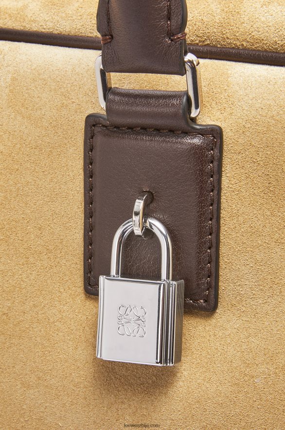Loewe мушкарци Амазона 44 торба од антилоп и телеће коже златно/чоколадно браон HJTY160