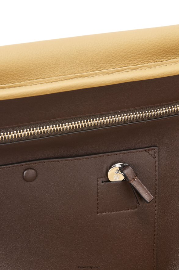 Loewe мушкарци Амазона 44 торба од антилоп и телеће коже златно/чоколадно браон HJTY160